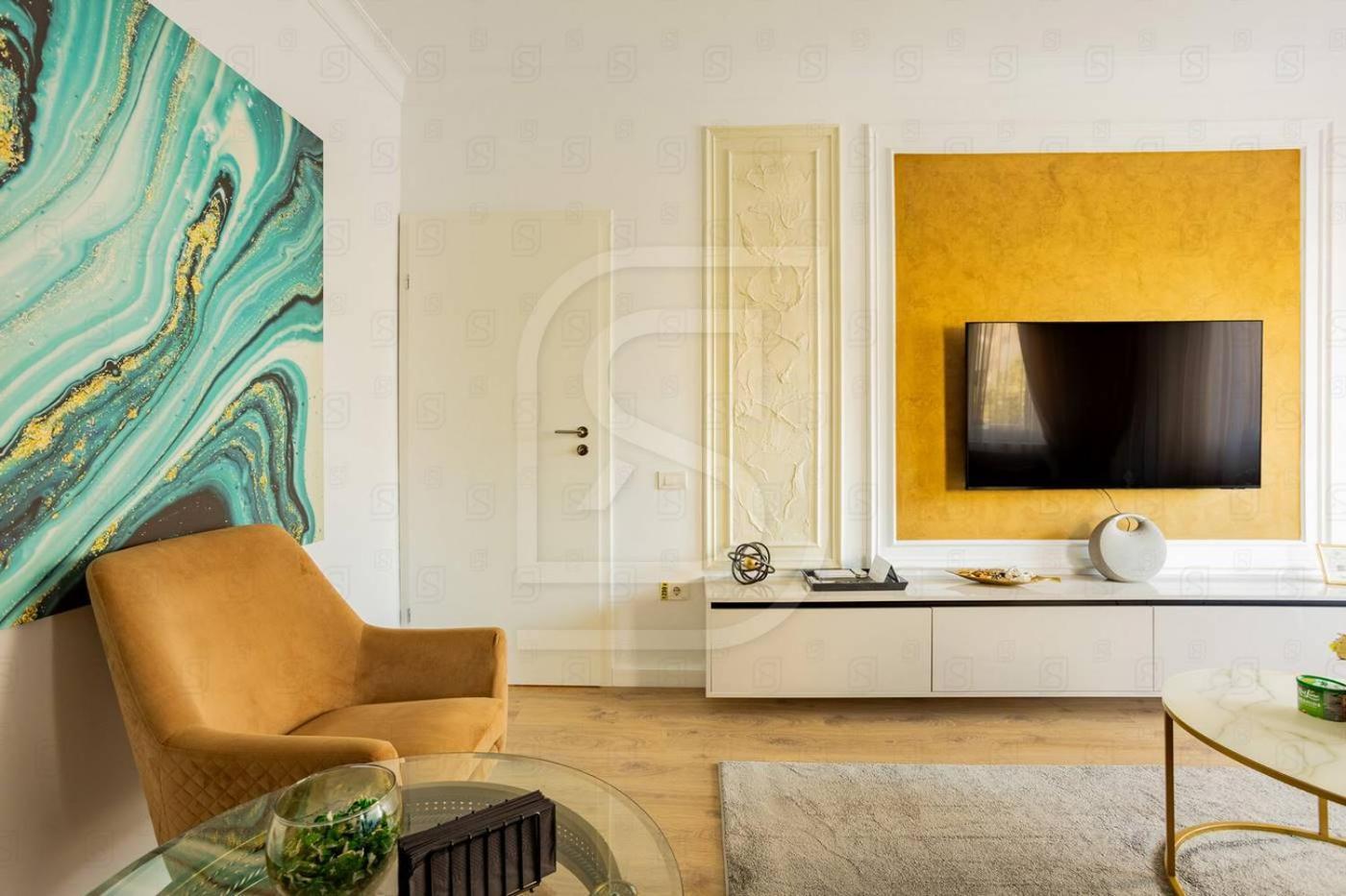 Apartment Atlas By Kristal Collection *